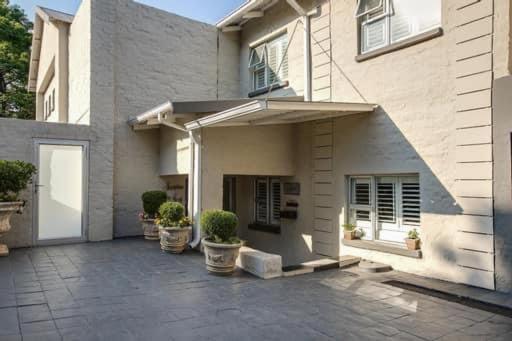 37 Alexandra Avenue, Self Catering Executive Apartment No Load Shedding And Water Outages Johannesbourg Extérieur photo